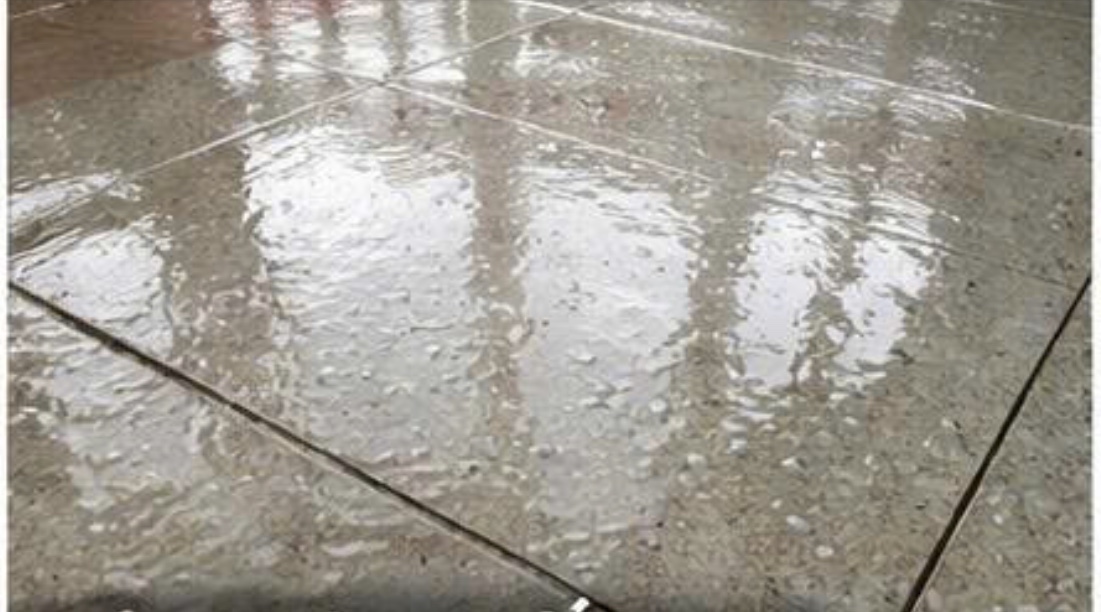 Sàn nhà đọng nước do nhiệt độ nền thấp